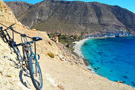 bicicleta en Cala San Pedro