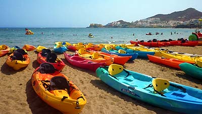 Kayak en la playa de San José Cabo de Gata